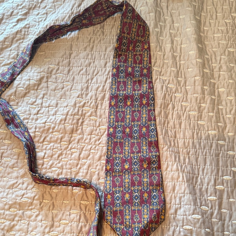 Classic Red and Blue Patterned Men's Tie